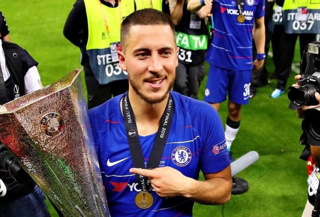 Eden Hazard comemorando título da Liga Europa pelo Chelsea