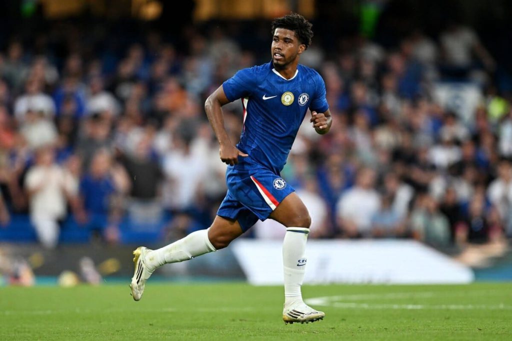 Manchester United e Juventus querem brasileiro do Chelsea