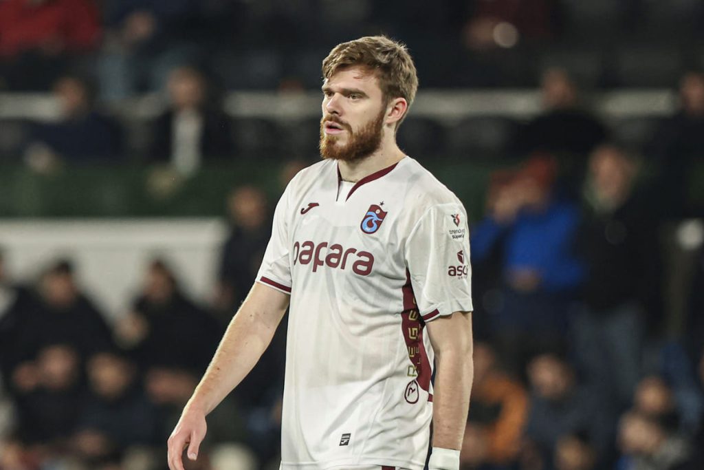 Benfica faz oferta por Arseniy Batagov, do Trabzonspor