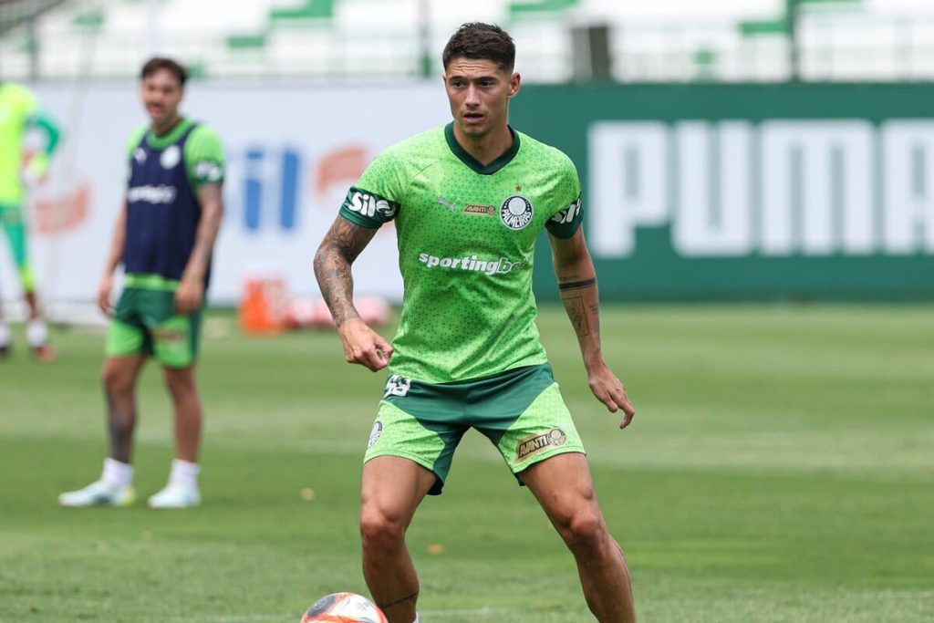 Emiliano Martínez em treino pelo Palmeiras