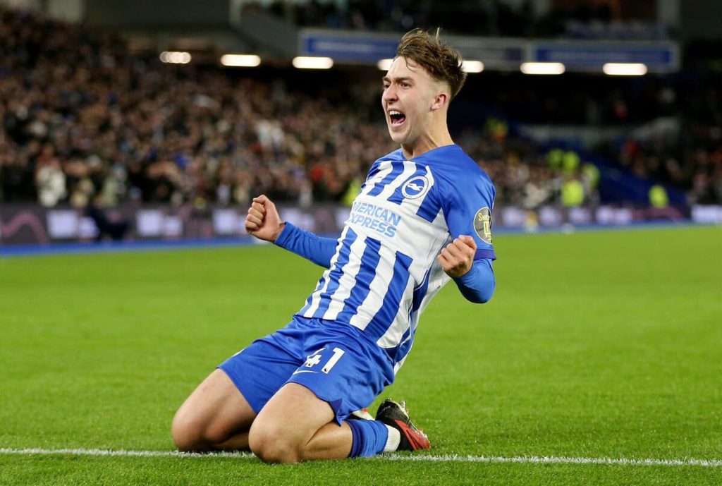 Arsenal lidera a corrida para contratar Jack Hinshelwood, do Brighton