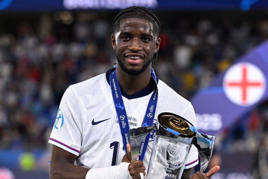 Samuel Iling-Junior vai reforçar o Pisa, vindo do Aston Villa