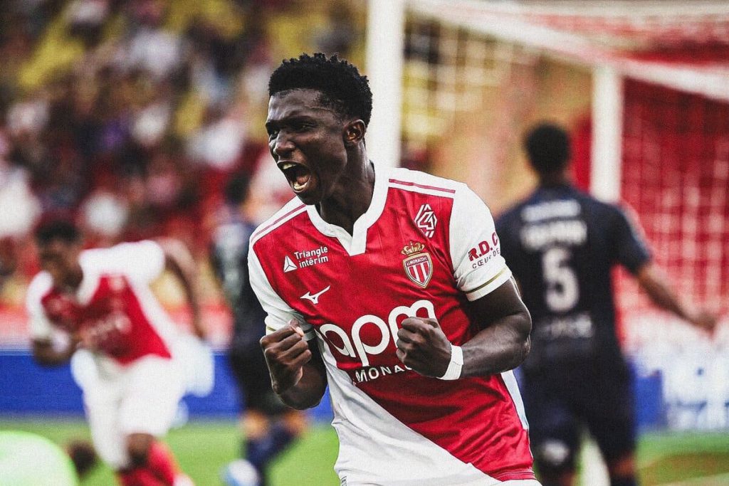 Chelsea e Liverpool planejam contratar Lamine Camara