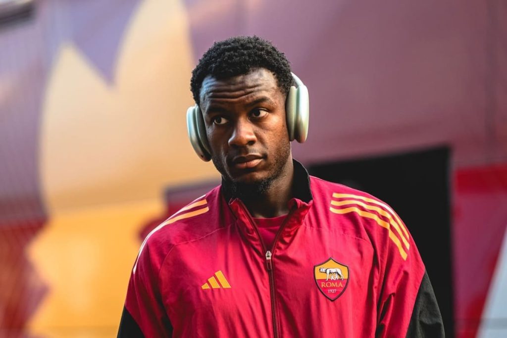 Manchester United entra na corrida por Evan Ndicka, da Roma