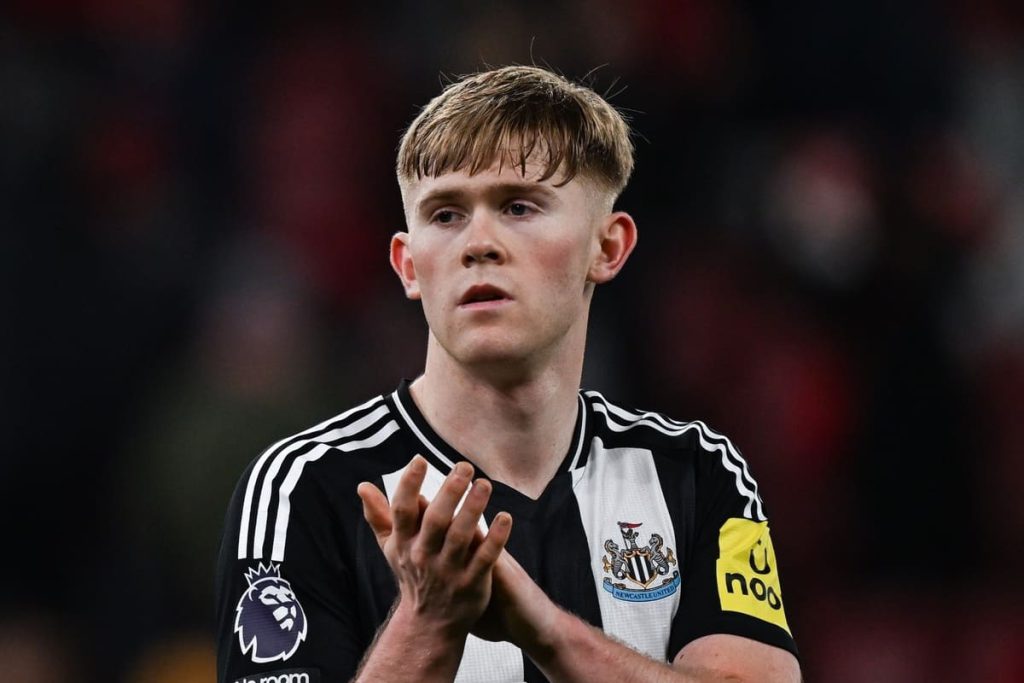Newcastle United não tem interesse em vender Lewis Hall