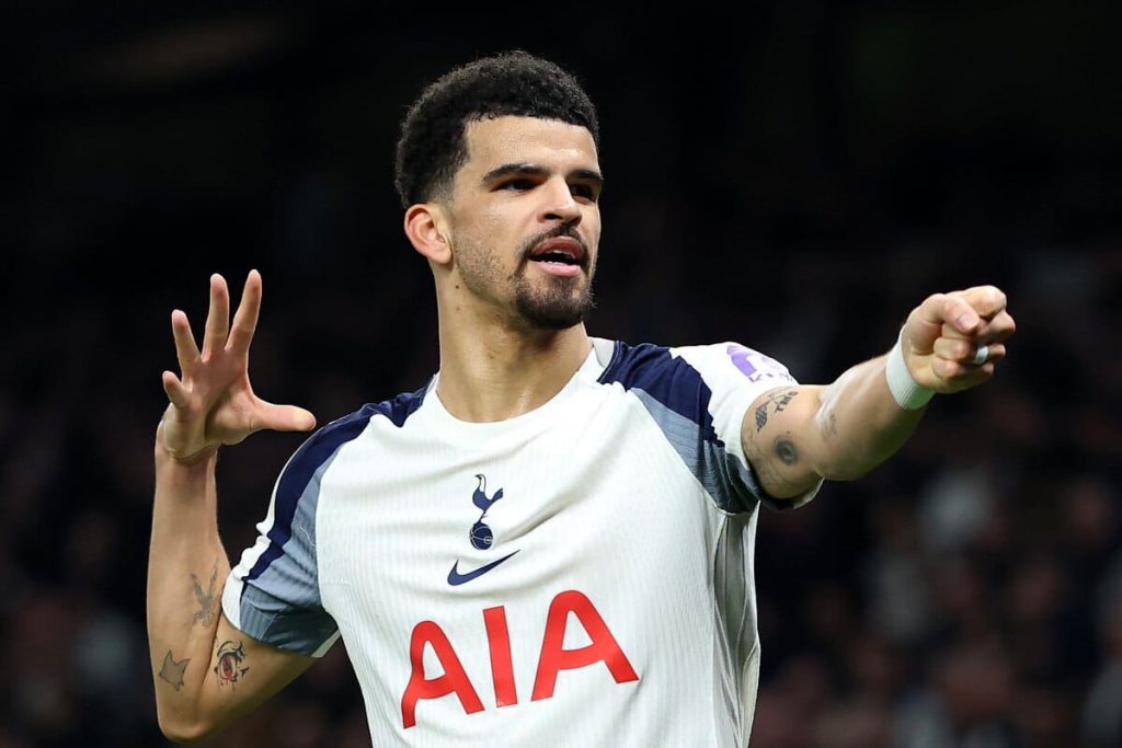 Tottenham define preço para Dominic Solanke, alvo do Newcastle