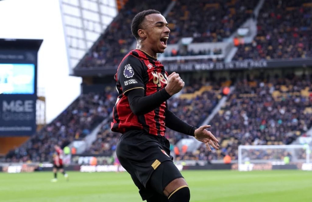 Liverpool e Chelsea estão interessados em Eli Junior Kroupi, do Bournemouth