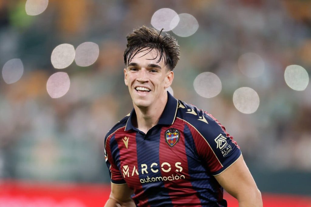 Everton negocia a contratação de Carlos Espí, atacante do Levante