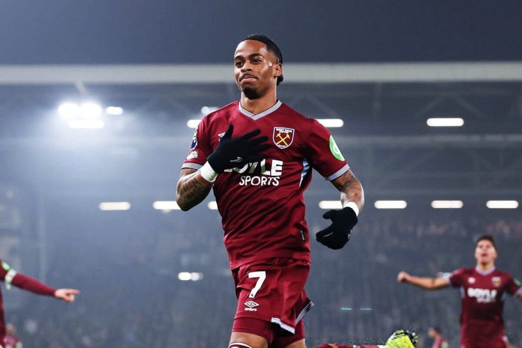 Manchester United faz sondagens por Crysencio Summerville