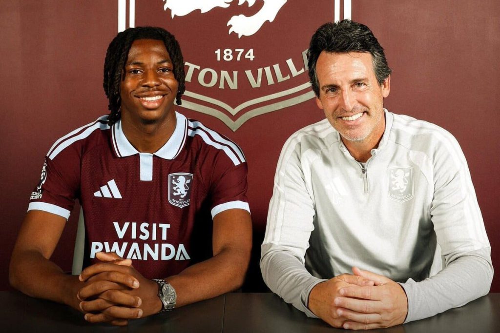 Aston Villa anuncia a contratação de Johan Manzambi
