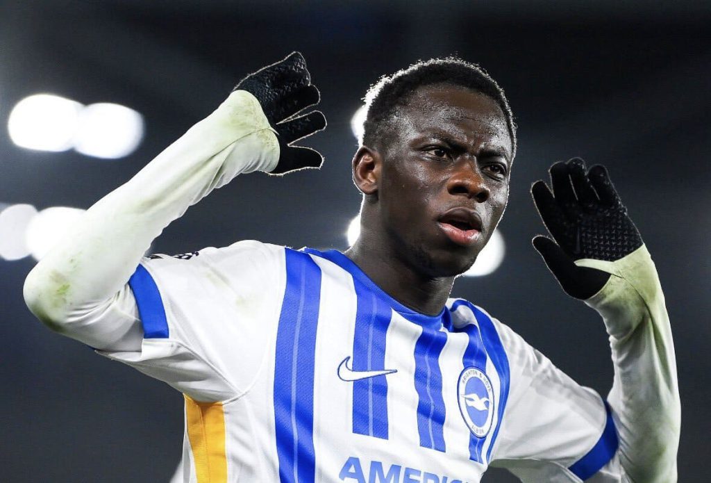 Liverpool faz oferta por Yankuba Minteh, do Brighton