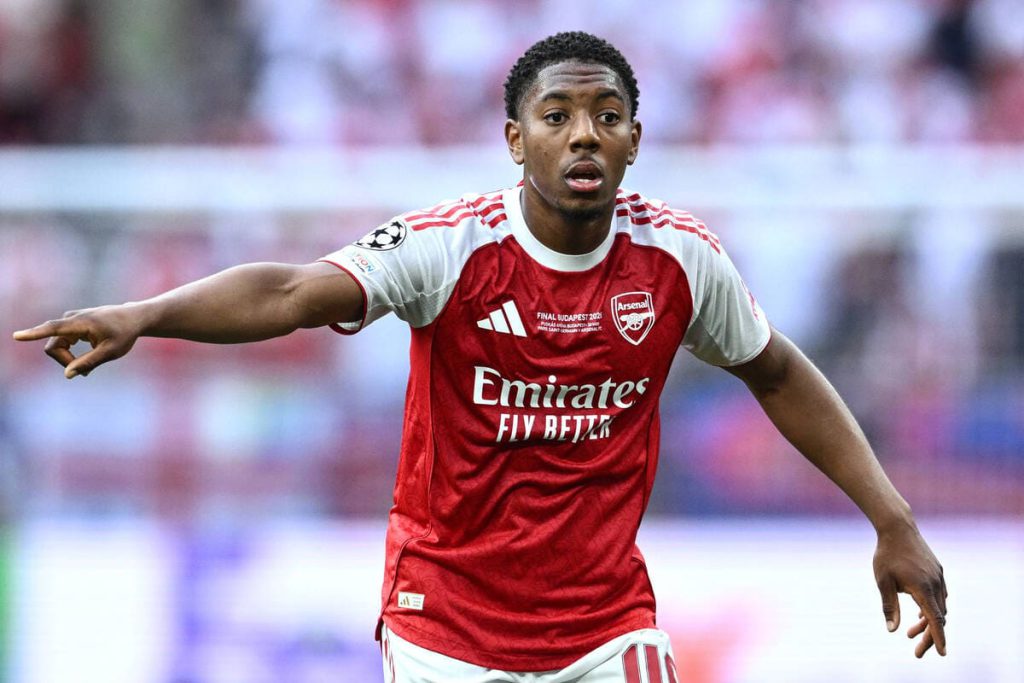Manchester United quer contratar Myles Lewis-Skelly, do Arsenal