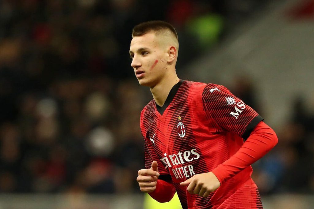 Chelsea está interessado em contratar Francesco Camarda, do Milan