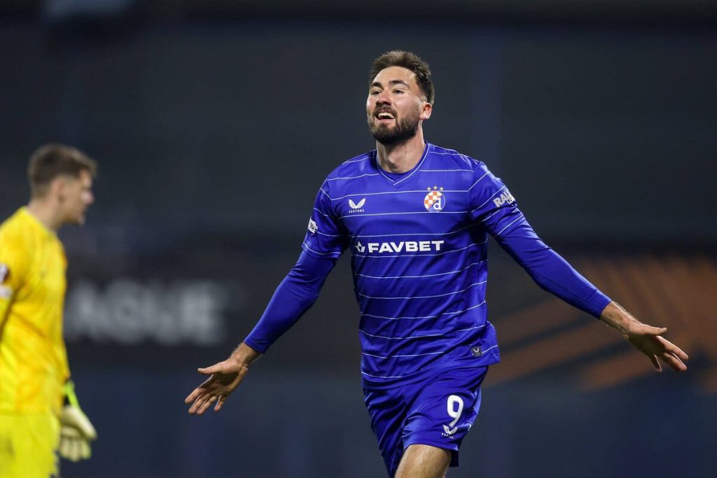 Manchester United planeja contratar Dion Beljo em janeiro